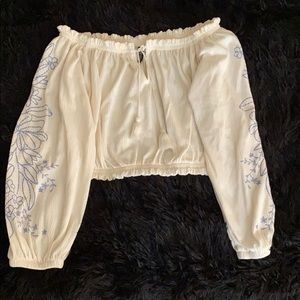 Crop white shirt white with flared blue sleeves